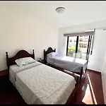 Quarto Boa Localizacao Com Cozinha E Casa De Banho * Caparica