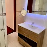 Apartamento Quarto Boa Localizacao Com Cozinha E Casa De Banho Caparica