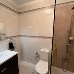 Quarto Boa Localizacao Com Cozinha E Casa De Banho Apartamento *
