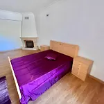 Quarto Boa Localizacao Com Cozinha E Casa De Banho Caparica