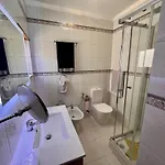 Quarto Boa Localizacao Com Cozinha E Casa De Banho Caparica