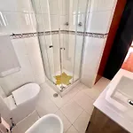 Apartamento Quarto Boa Localizacao Com Cozinha E Casa De Banho Caparica