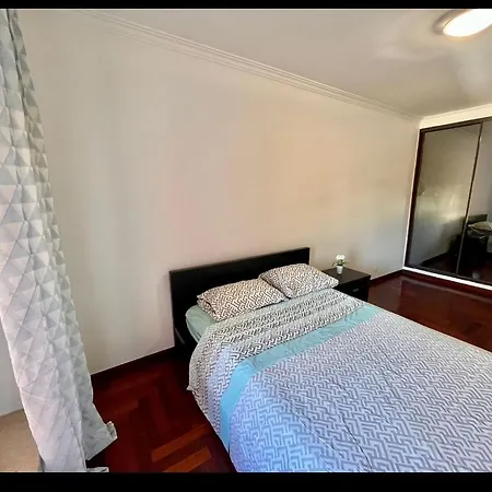 Quarto Boa Localizacao Com Cozinha E Casa De Banho Caparica