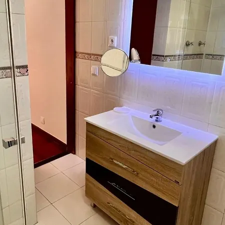 Apartman Quarto Boa Localizacao Com Cozinha E Casa De Banho Caparica