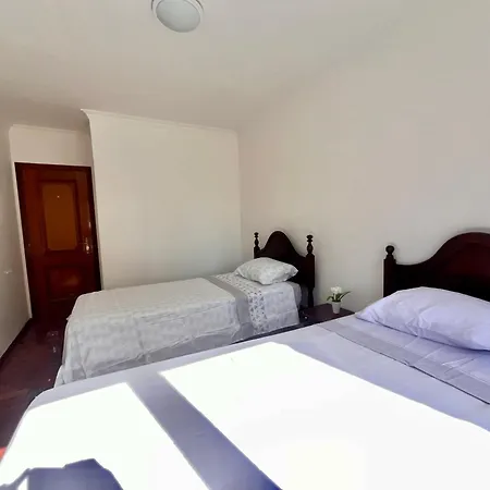 Quarto Boa Localizacao Com Cozinha E Casa De Banho Apartment Caparica