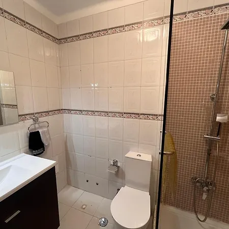 Quarto Boa Localizacao Com Cozinha E Casa De Banho Apartment *