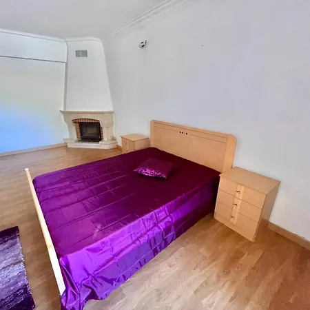 Quarto Boa Localizacao Com Cozinha E Casa De Banho Caparica