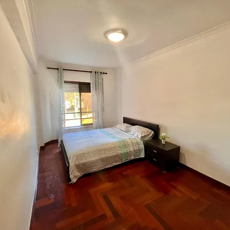 Apartment Quarto Boa Localizacao Com Cozinha E Casa De Banho Caparica