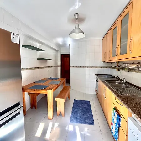 Apartment Quarto Boa Localizacao Com Cozinha E Casa De Banho