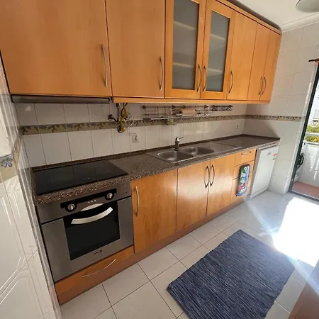 Quarto Boa Localizacao Com Cozinha E Casa De Banho Caparica