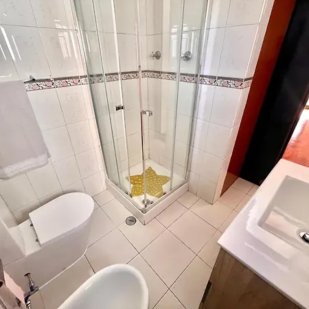 Apartment Quarto Boa Localizacao Com Cozinha E Casa De Banho Caparica