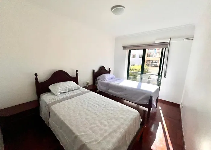 Quarto Boa Localizacao Com Cozinha E Casa De Banho * Caparica