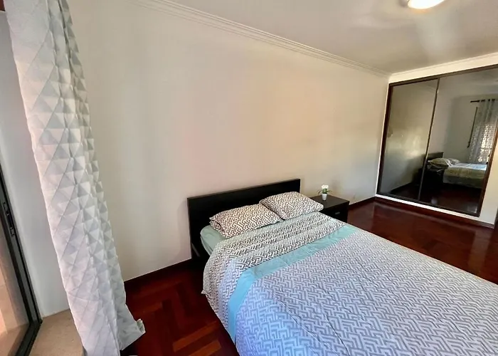 Quarto Boa Localizacao Com Cozinha E Casa De Banho Caparica