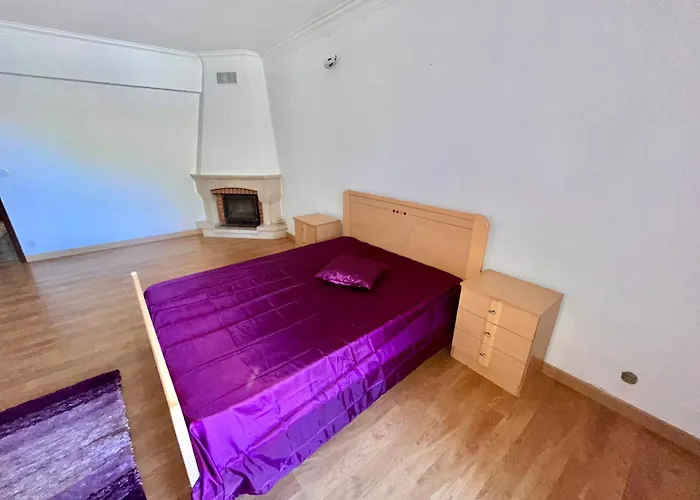 Quarto Boa Localizacao Com Cozinha E Casa De Banho Caparica