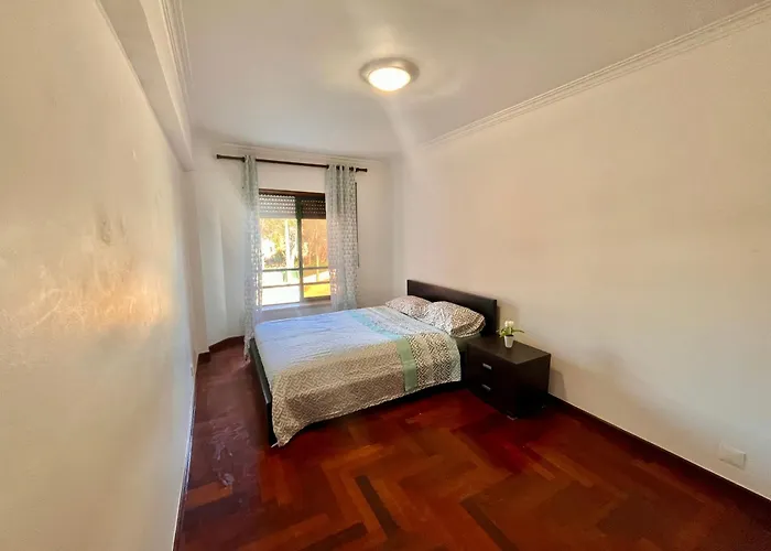 Apartment Quarto Boa Localizacao Com Cozinha E Casa De Banho Caparica
