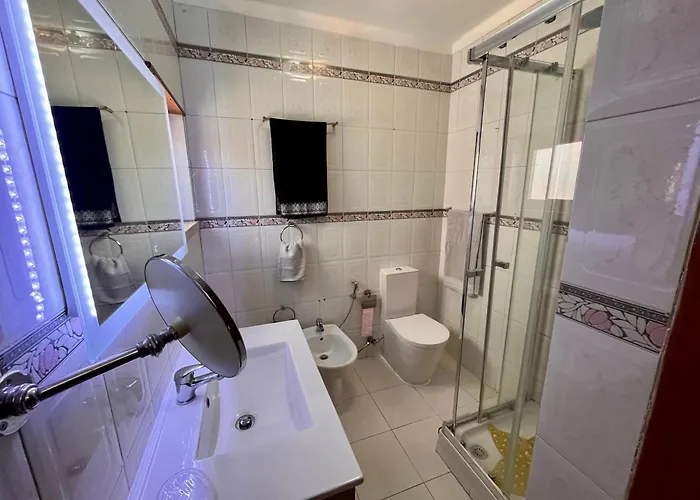 Quarto Boa Localizacao Com Cozinha E Casa De Banho Caparica