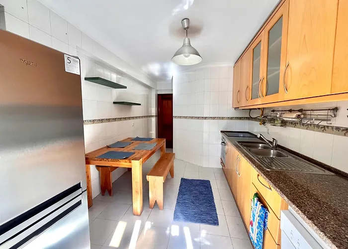 Apartment Quarto Boa Localizacao Com Cozinha E Casa De Banho
